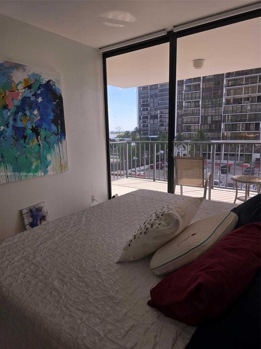 Small Image of Miami Number 8