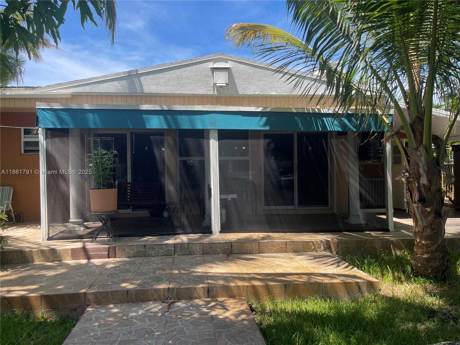 Small Image of 2626 THOMAS ST, Hollywood Number 10