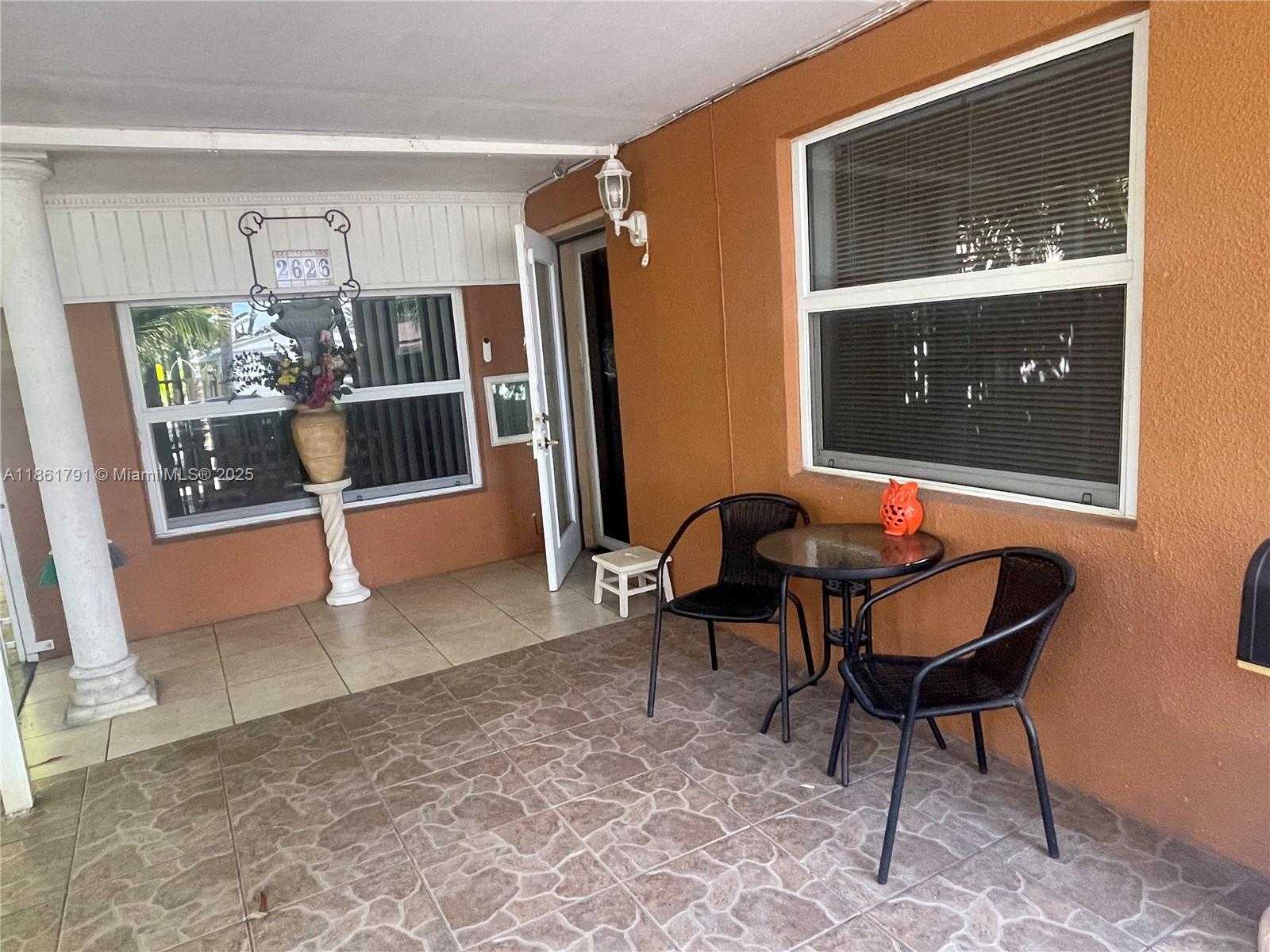 Small Image of 2626 THOMAS ST, Hollywood Number 11