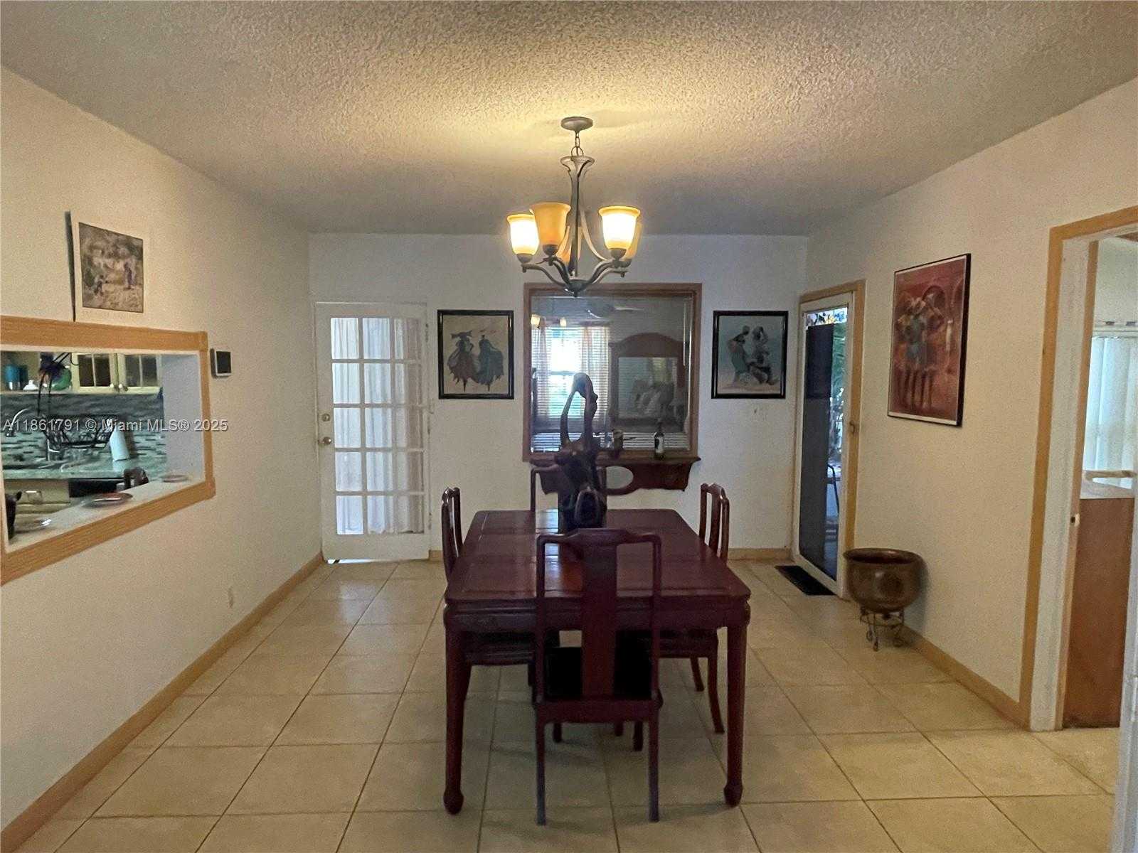 Small Image of 2626 THOMAS ST, Hollywood Number 12