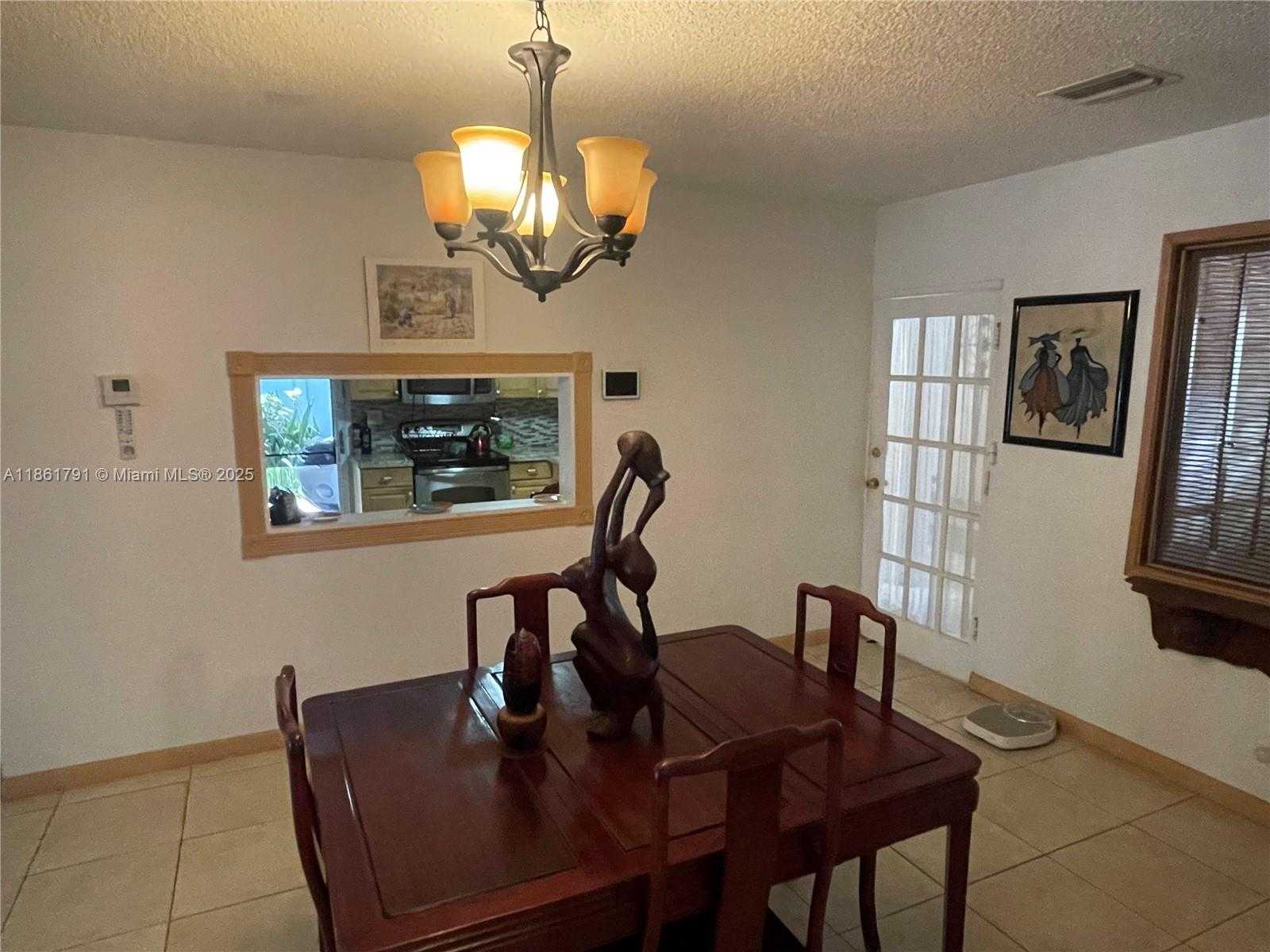 Small Image of 2626 THOMAS ST, Hollywood Number 13