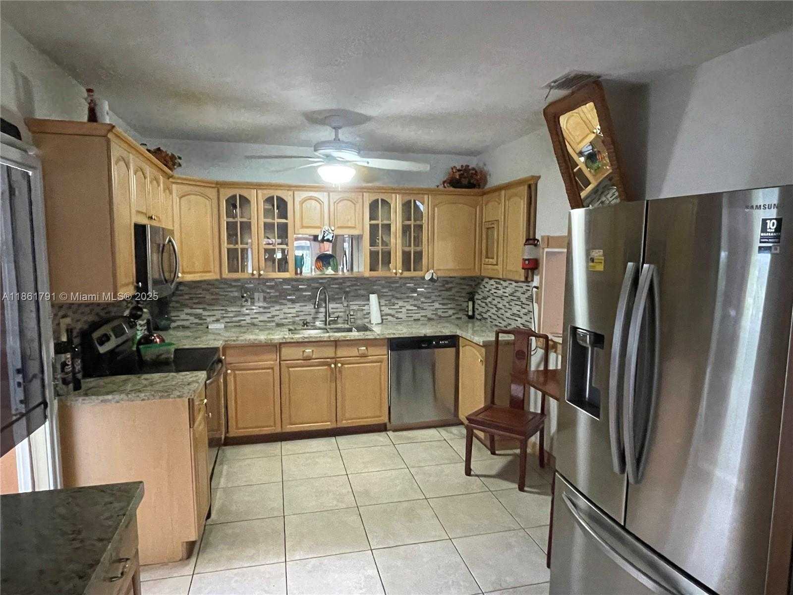 Small Image of 2626 THOMAS ST, Hollywood Number 14
