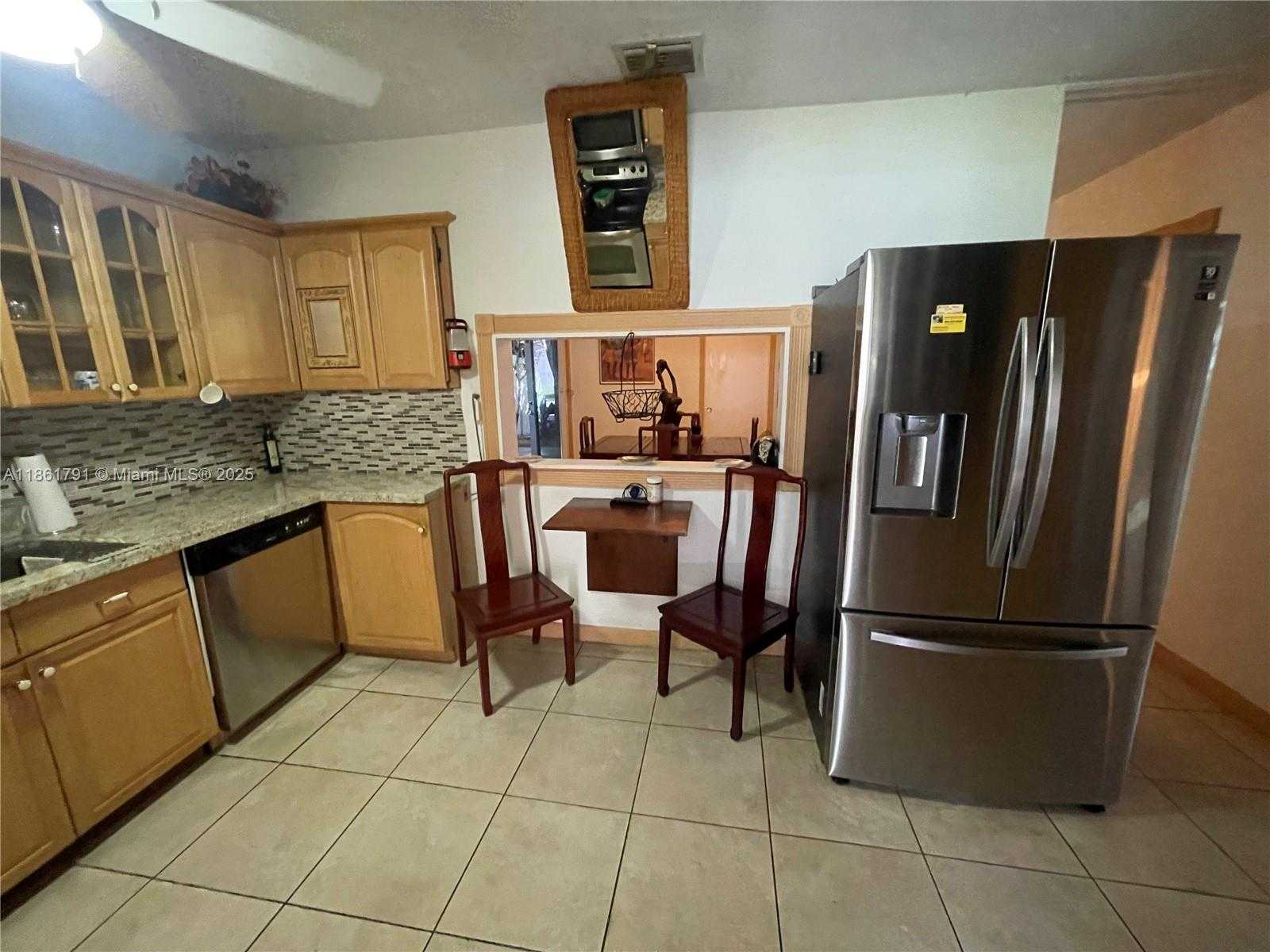 Small Image of 2626 THOMAS ST, Hollywood Number 15