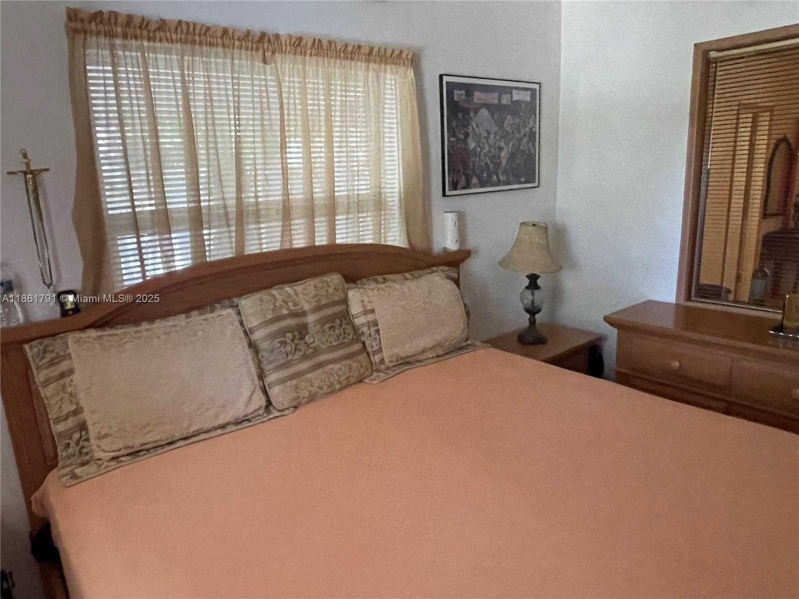 Small Image of 2626 THOMAS ST, Hollywood Number 24