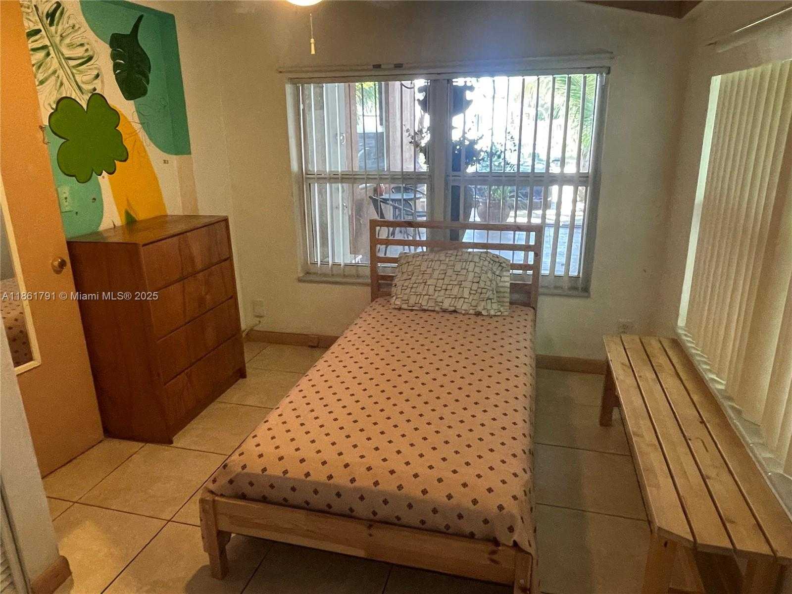 Small Image of 2626 THOMAS ST, Hollywood Number 26