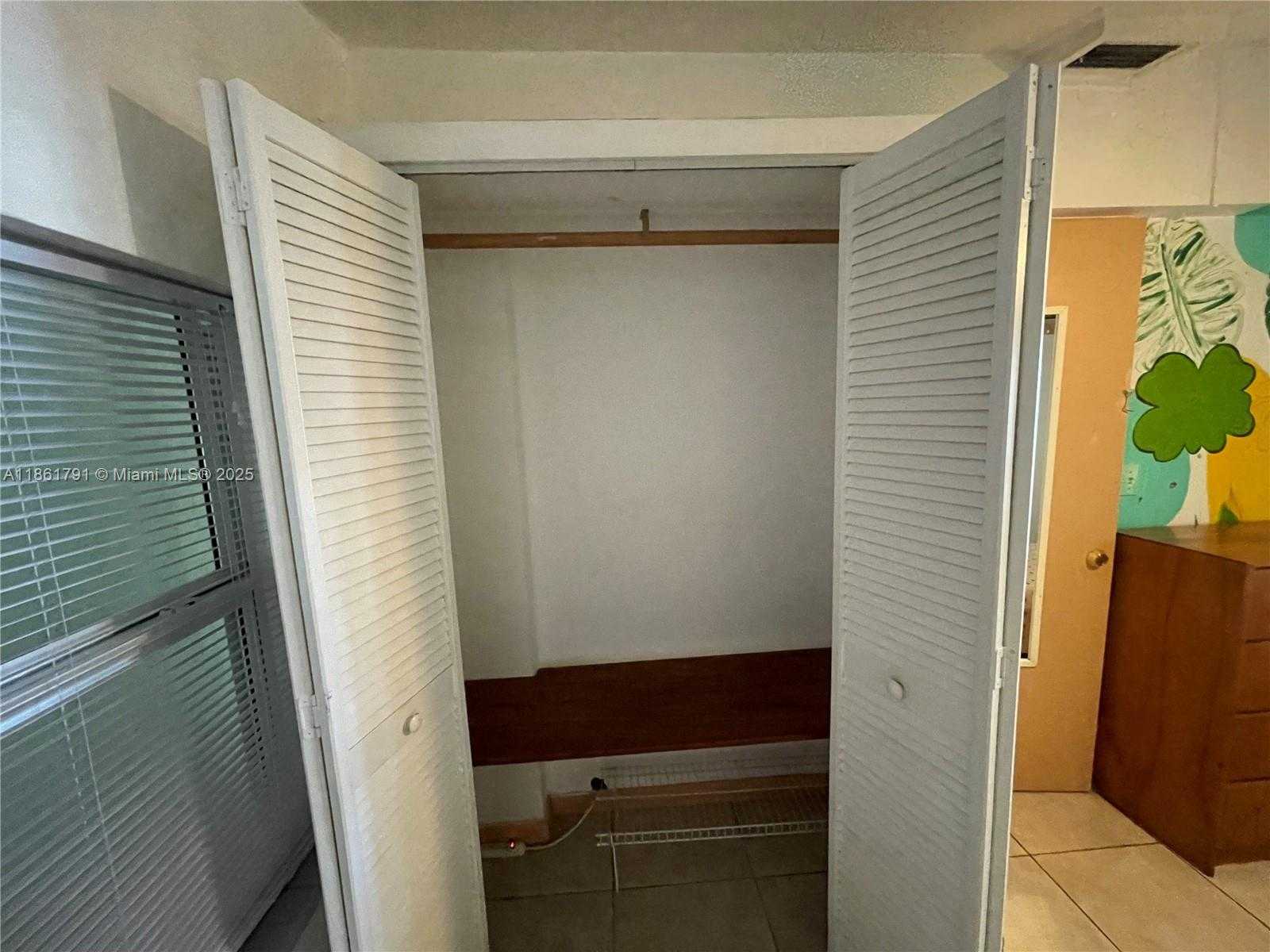Small Image of 2626 THOMAS ST, Hollywood Number 27