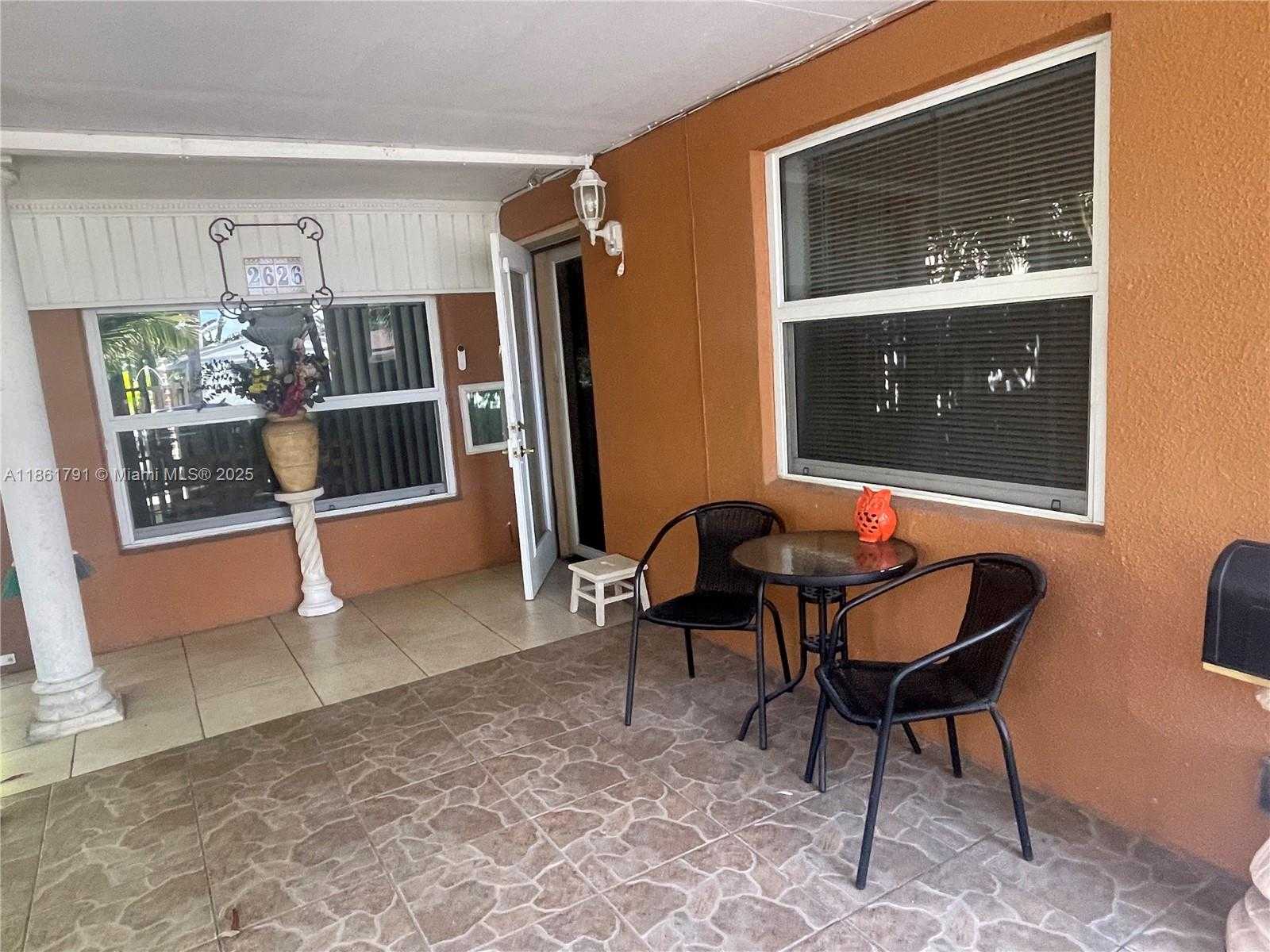 Small Image of 2626 THOMAS ST, Hollywood Number 3