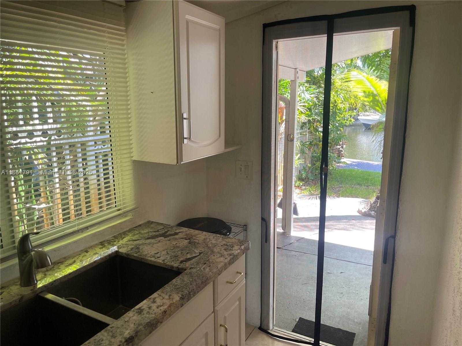 Small Image of 2626 THOMAS ST, Hollywood Number 31