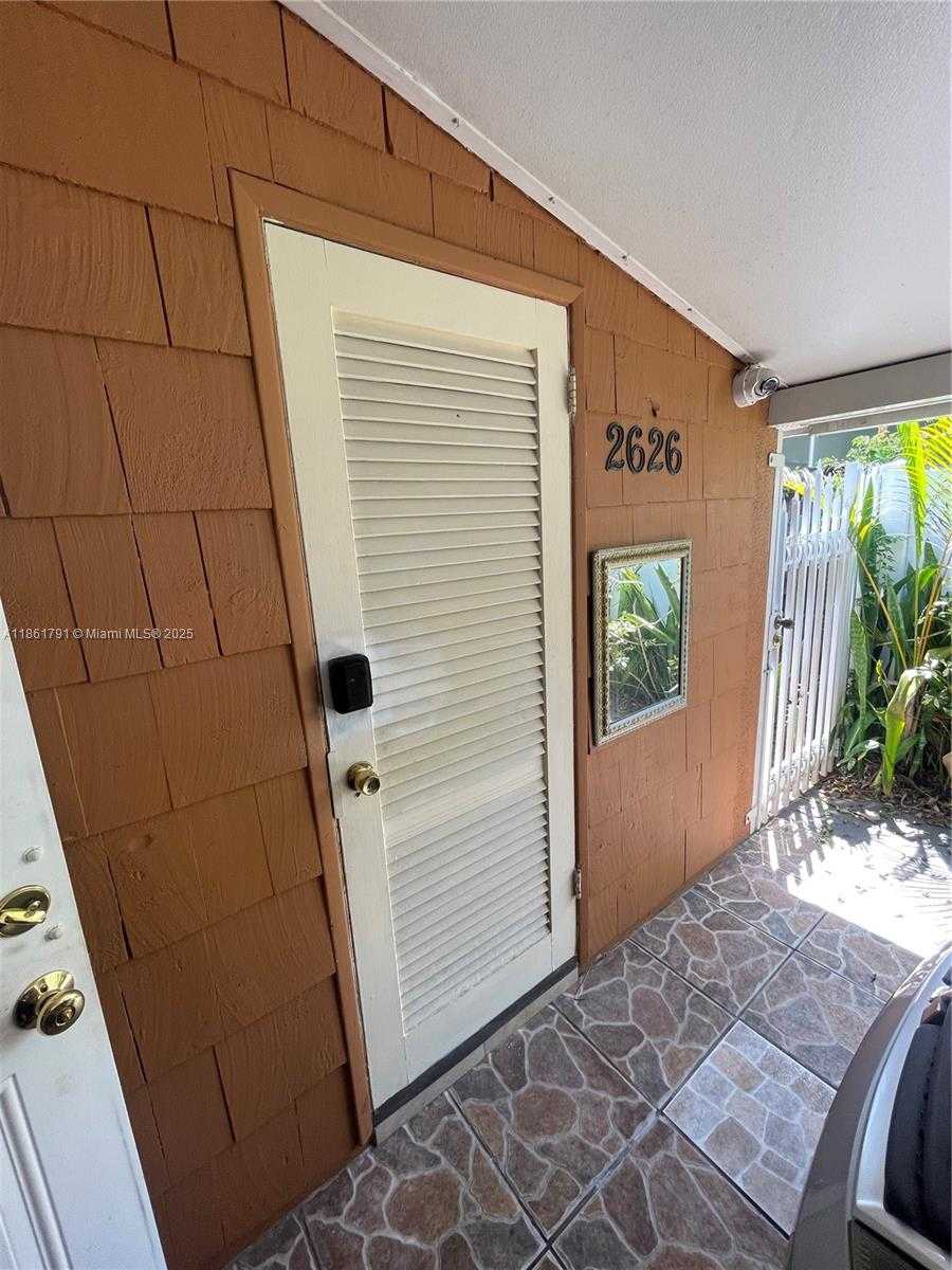 Small Image of 2626 THOMAS ST, Hollywood Number 32