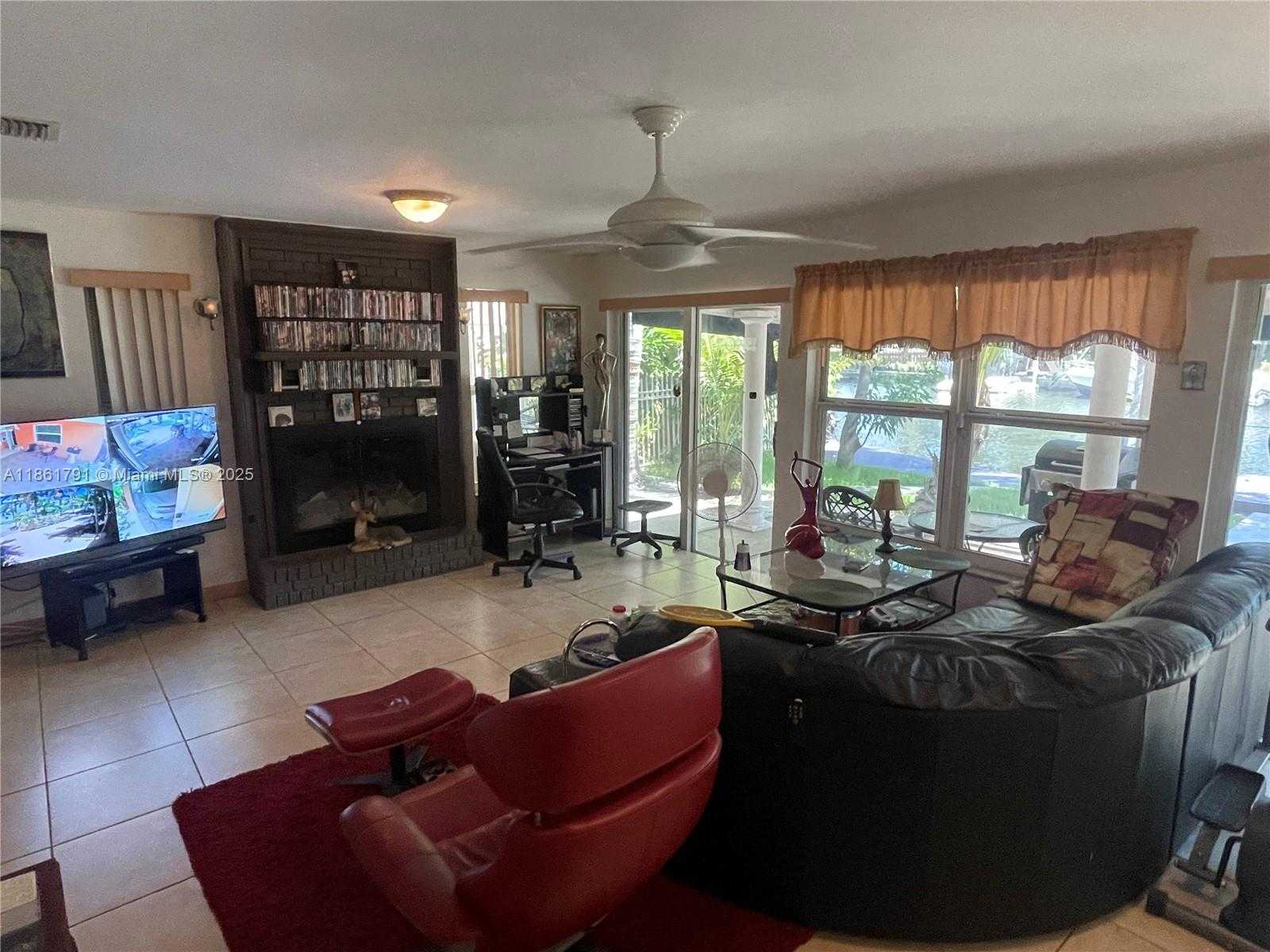Small Image of 2626 THOMAS ST, Hollywood Number 33