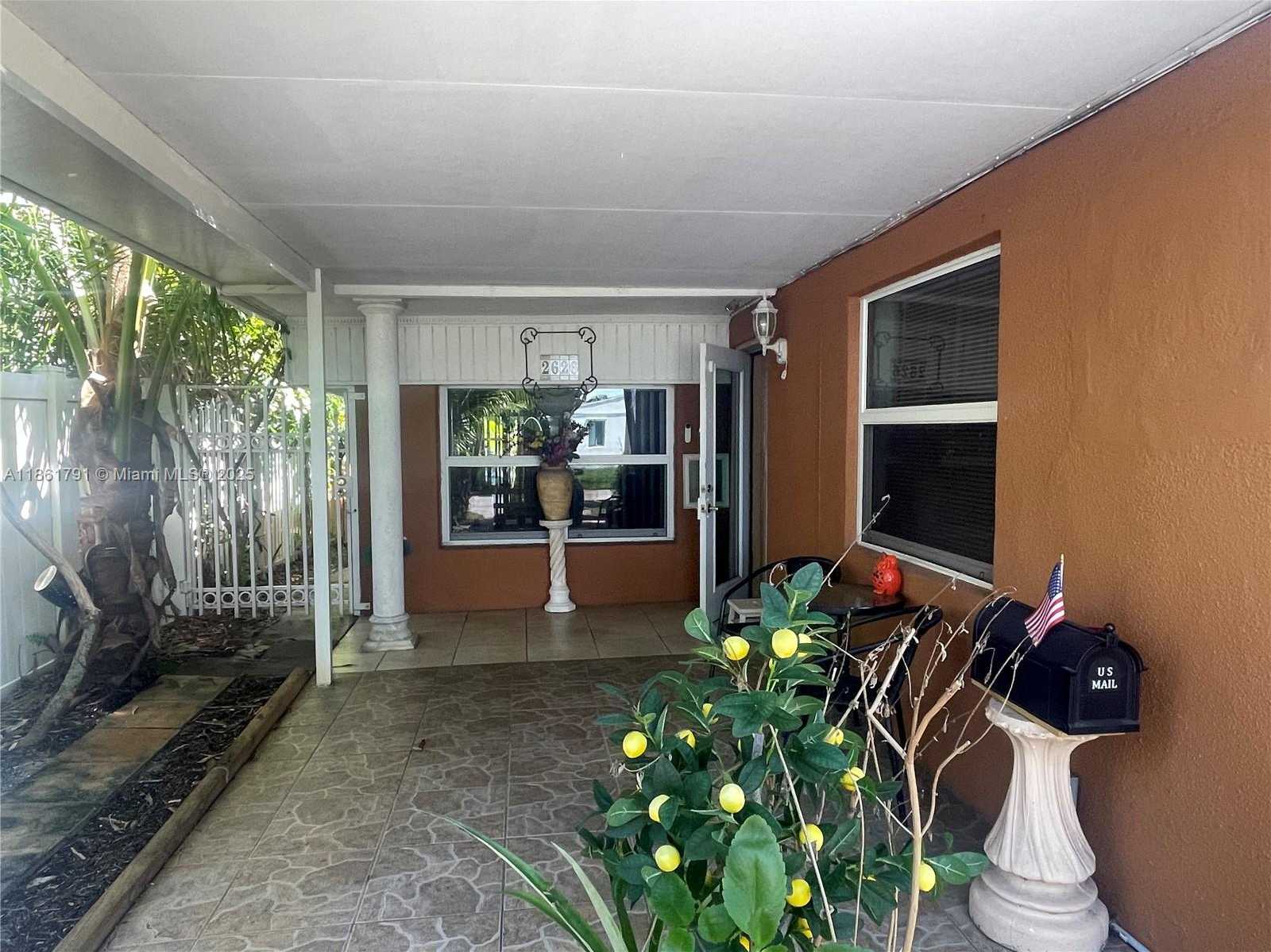 Small Image of 2626 THOMAS ST, Hollywood Number 4