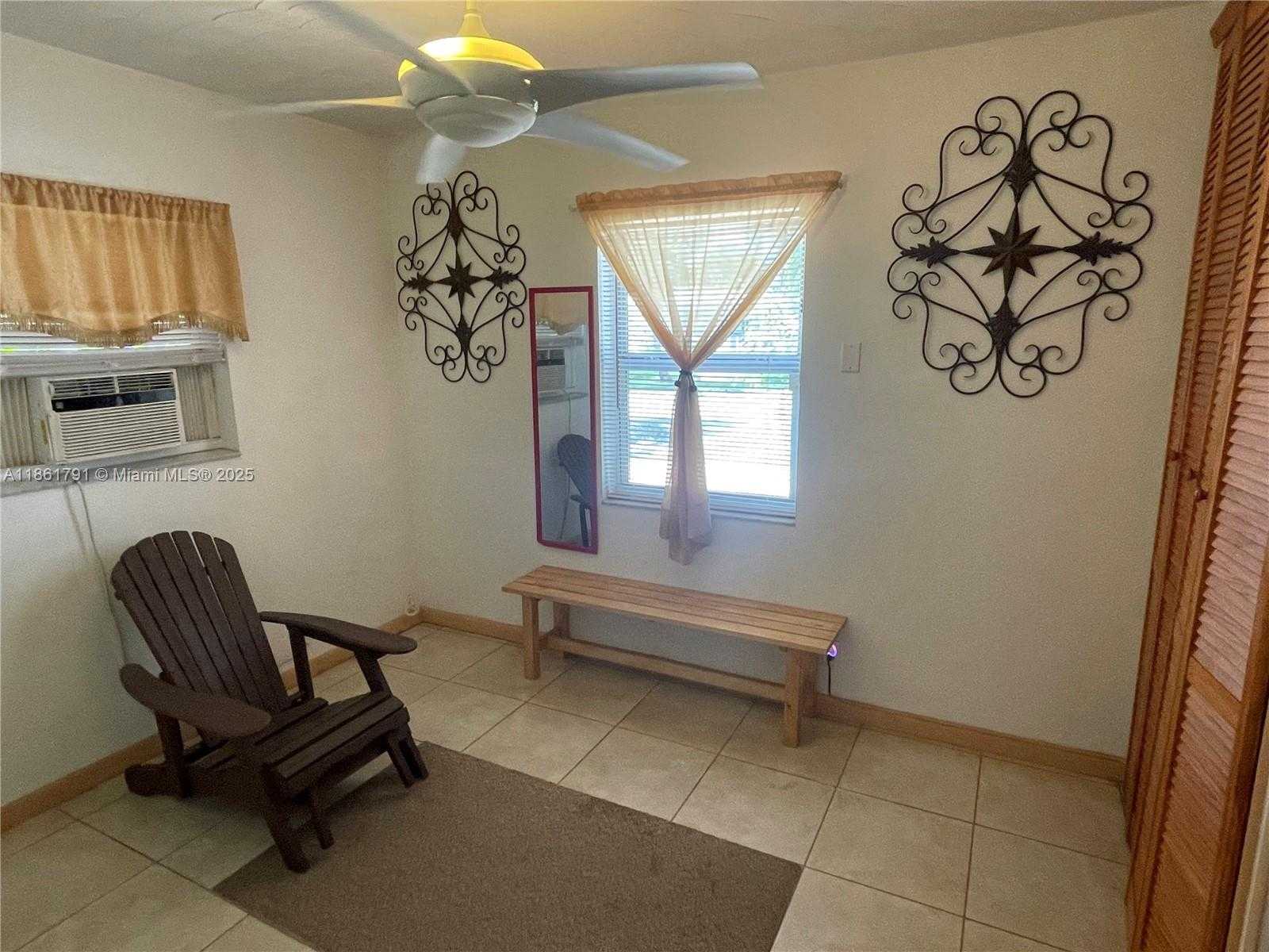 Small Image of 2626 THOMAS ST, Hollywood Number 43