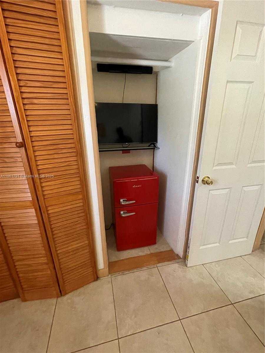 Small Image of 2626 THOMAS ST, Hollywood Number 44