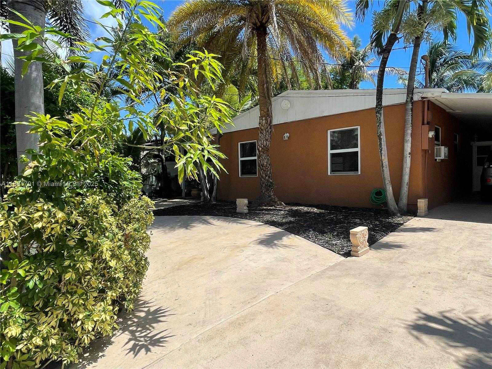 Small Image of 2626 THOMAS ST, Hollywood Number 5