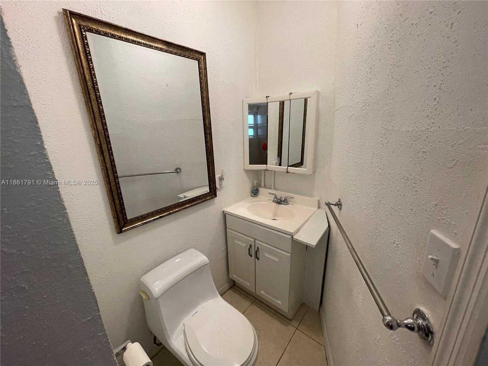 Small Image of 2626 THOMAS ST, Hollywood Number 50