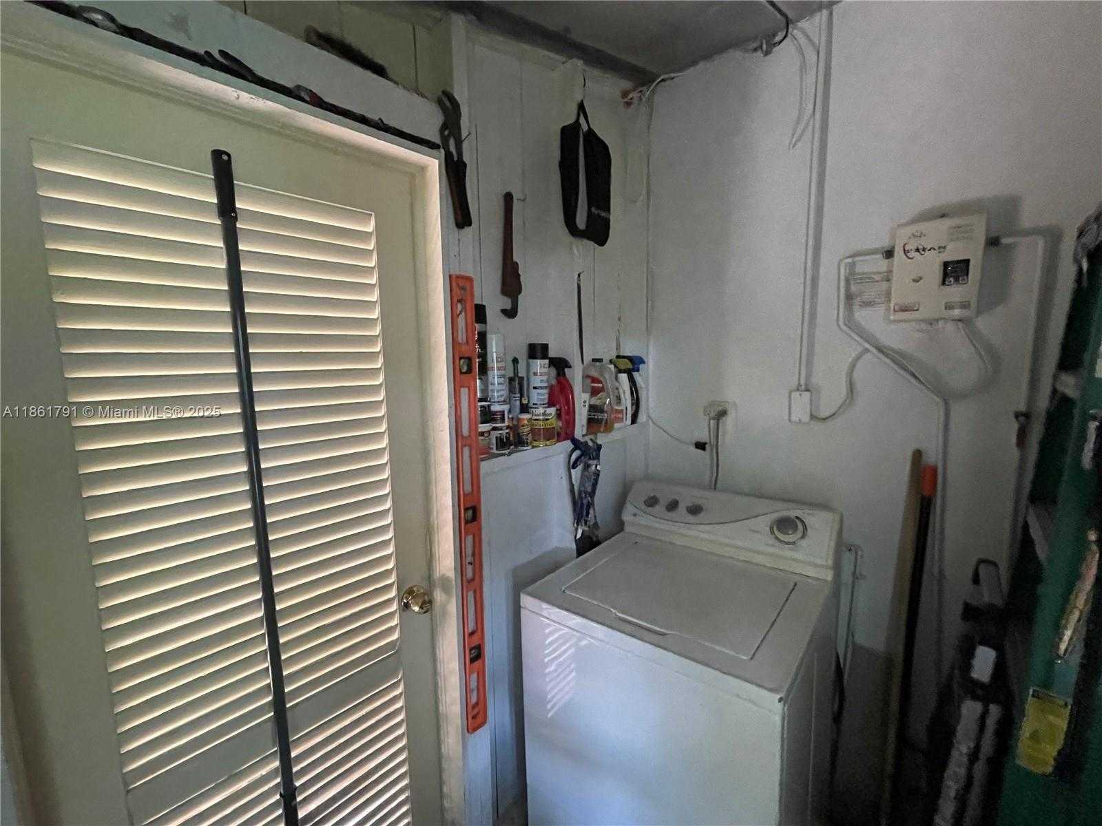 Small Image of 2626 THOMAS ST, Hollywood Number 52