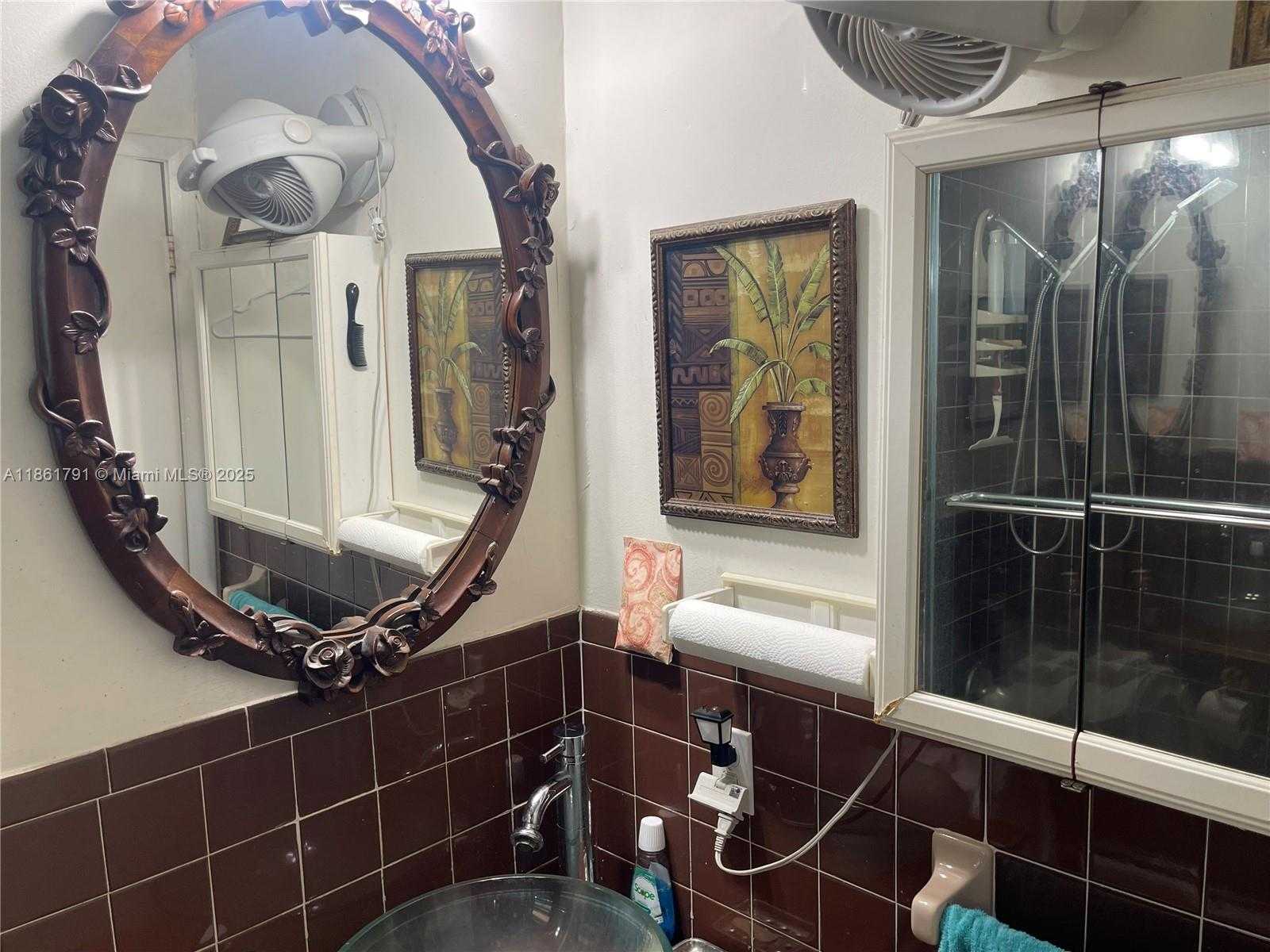Small Image of 2626 THOMAS ST, Hollywood Number 56