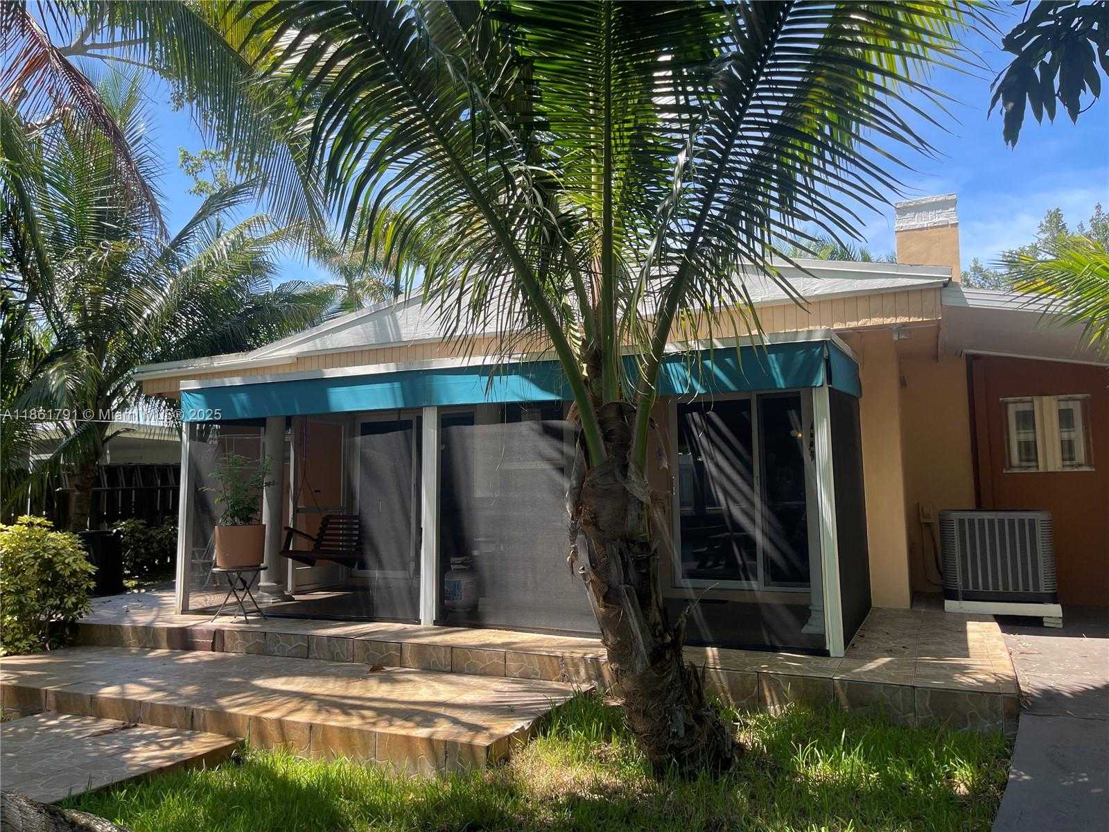 Small Image of 2626 THOMAS ST, Hollywood Number 9