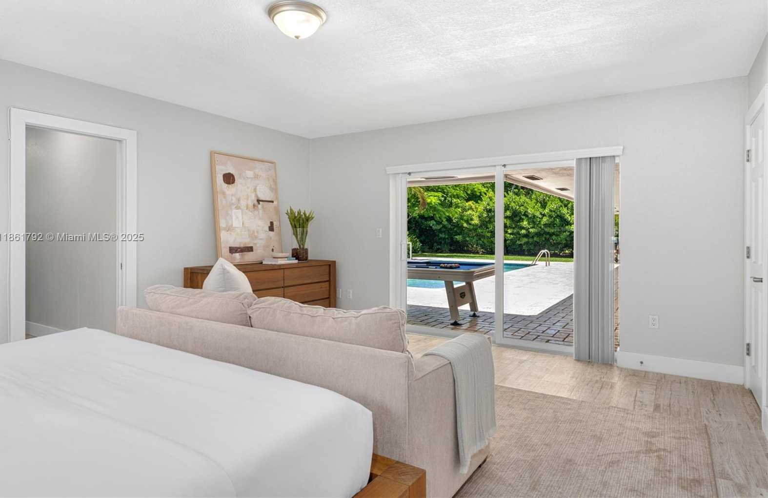 Small Image of 5940 SOUTH WEST 120TH ST, Pinecrest Number 14