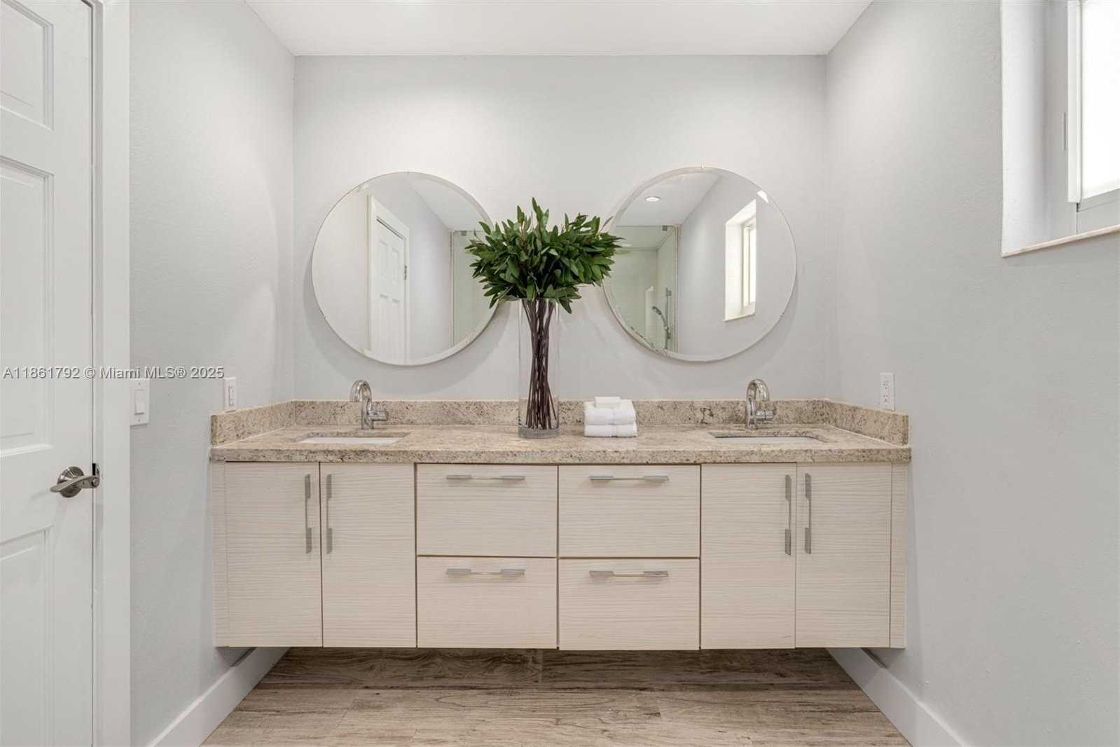 Small Image of 5940 SOUTH WEST 120TH ST, Pinecrest Number 15