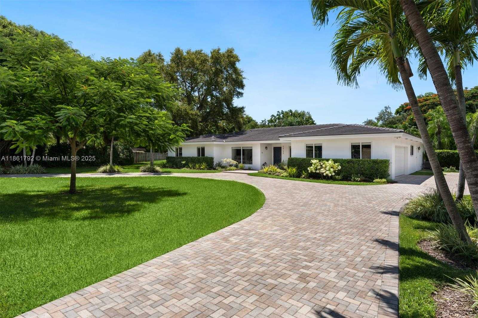 Small Image of 5940 SOUTH WEST 120TH ST, Pinecrest Number 2