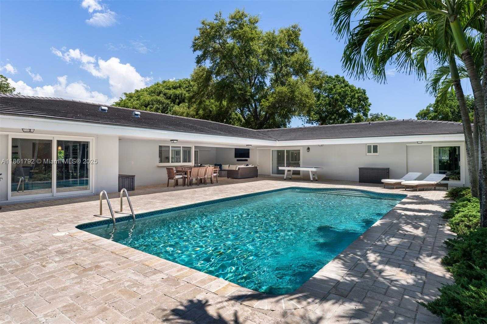 Small Image of 5940 SOUTH WEST 120TH ST, Pinecrest Number 29