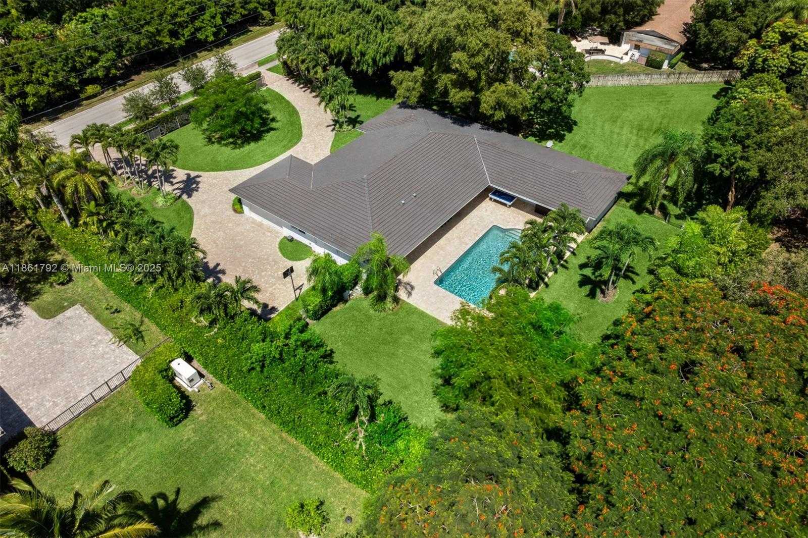 Small Image of 5940 SOUTH WEST 120TH ST, Pinecrest Number 39