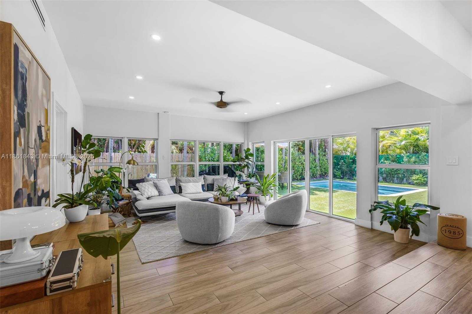 Small Image of 653 GLENRIDGE RD, Key Biscayne Number 10