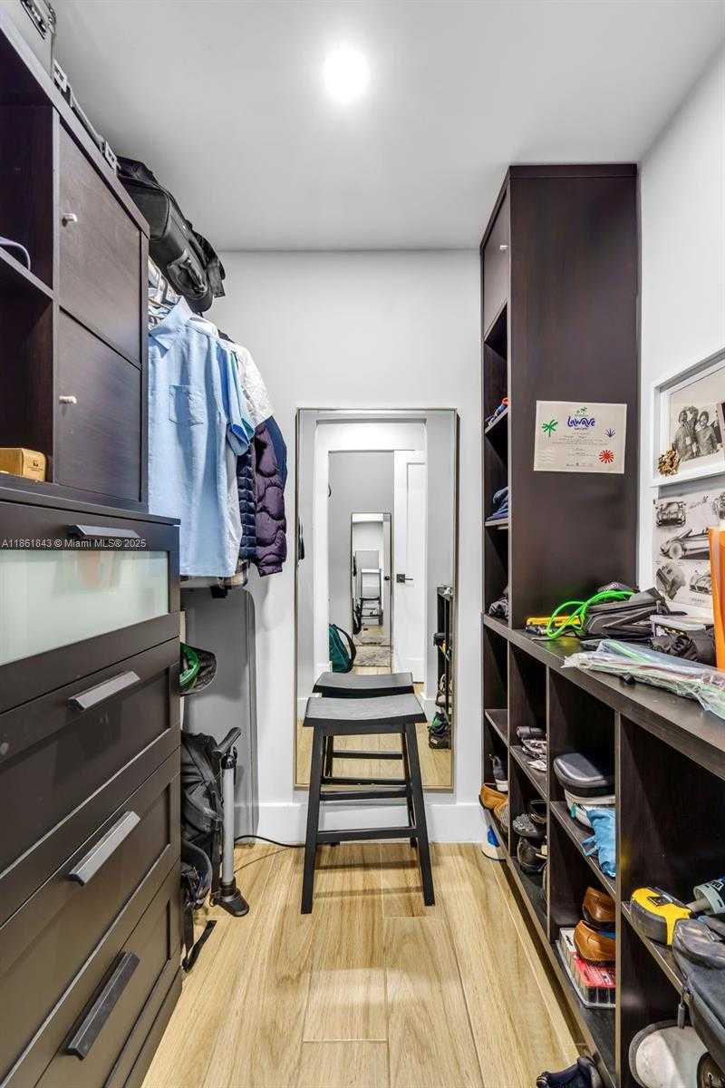 Small Image of 653 GLENRIDGE RD, Key Biscayne Number 23