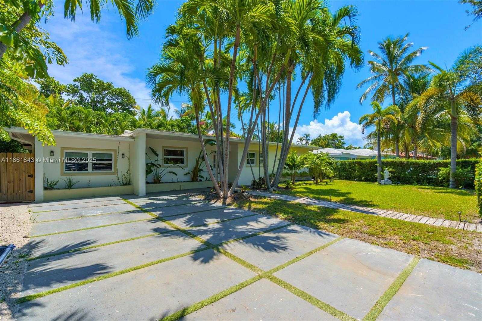 Small Image of 653 GLENRIDGE RD, Key Biscayne Number 3