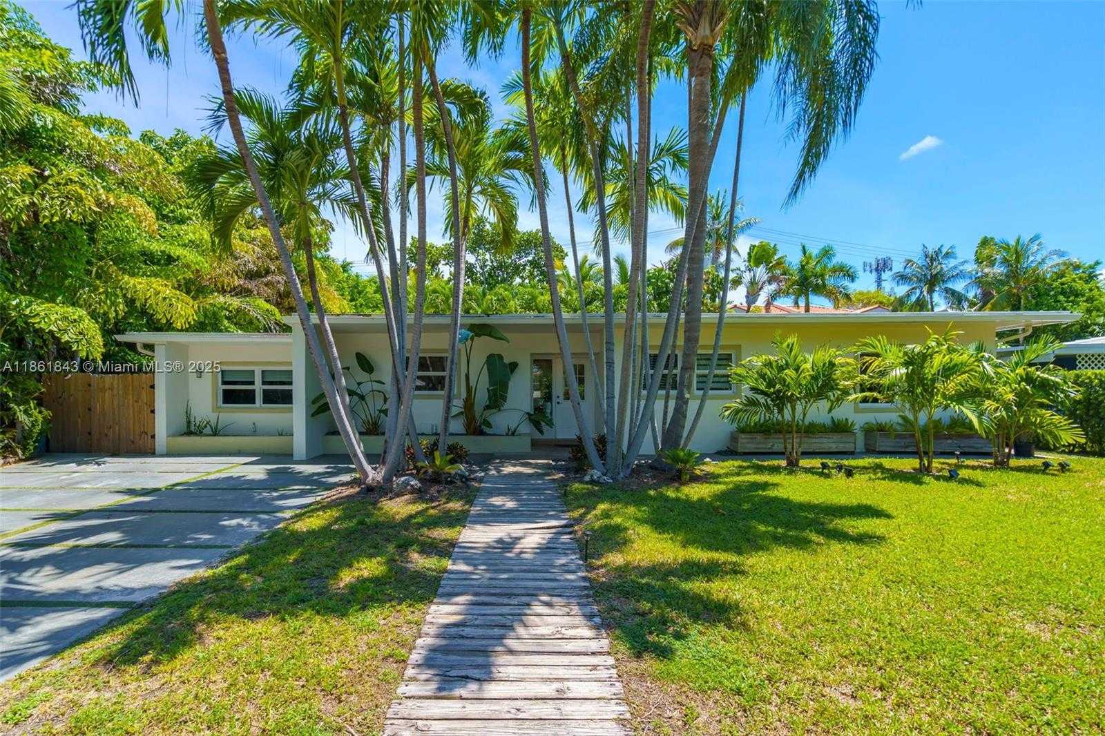 Small Image of 653 GLENRIDGE RD, Key Biscayne Number 4