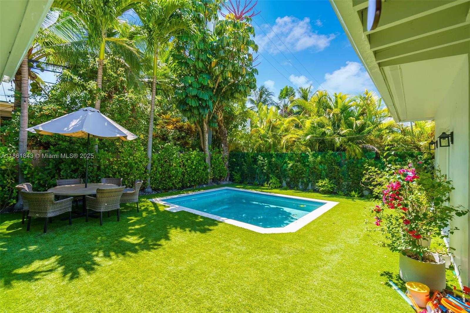 Small Image of 653 GLENRIDGE RD, Key Biscayne Number 40
