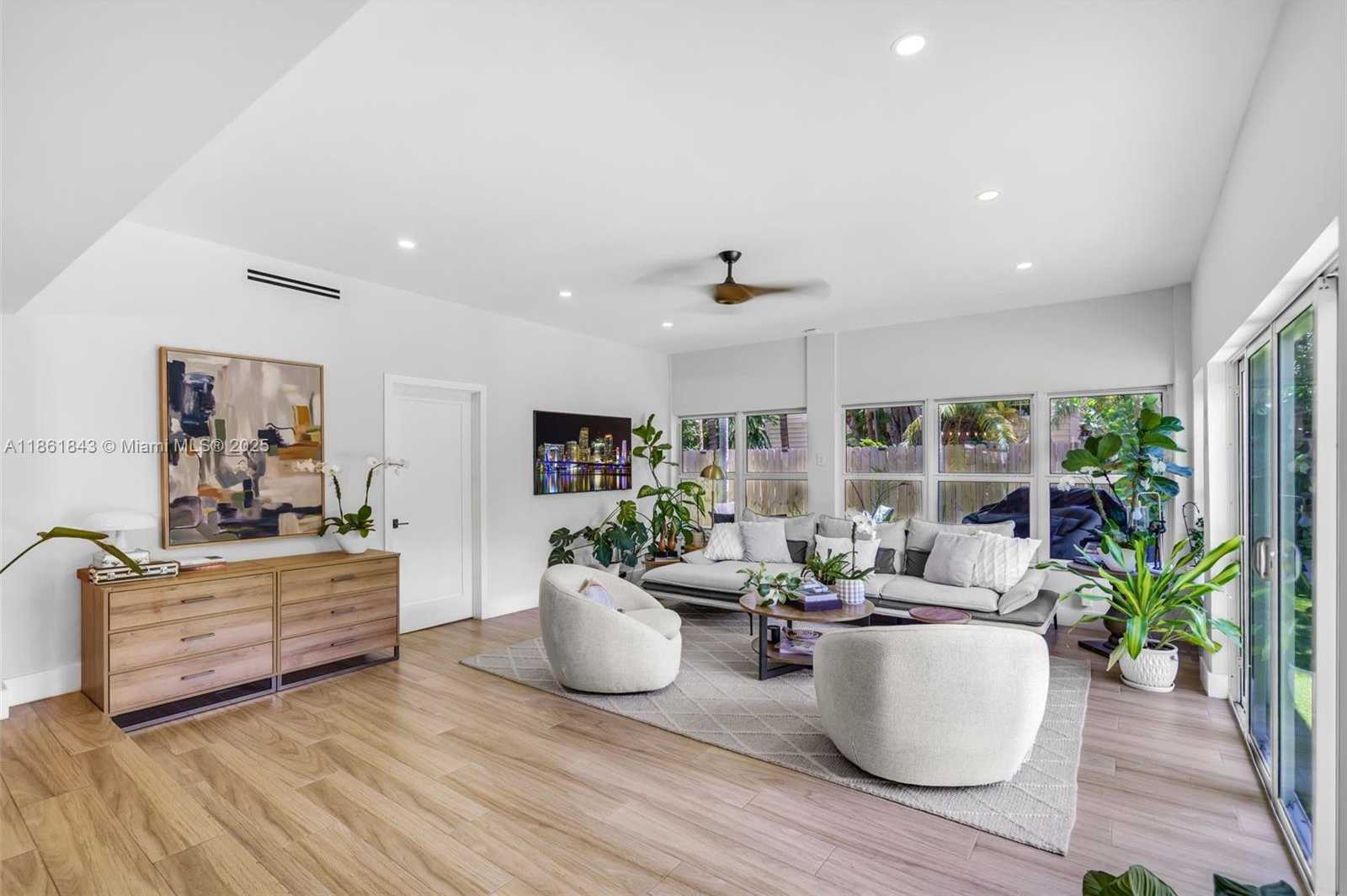 Small Image of 653 GLENRIDGE RD, Key Biscayne Number 9