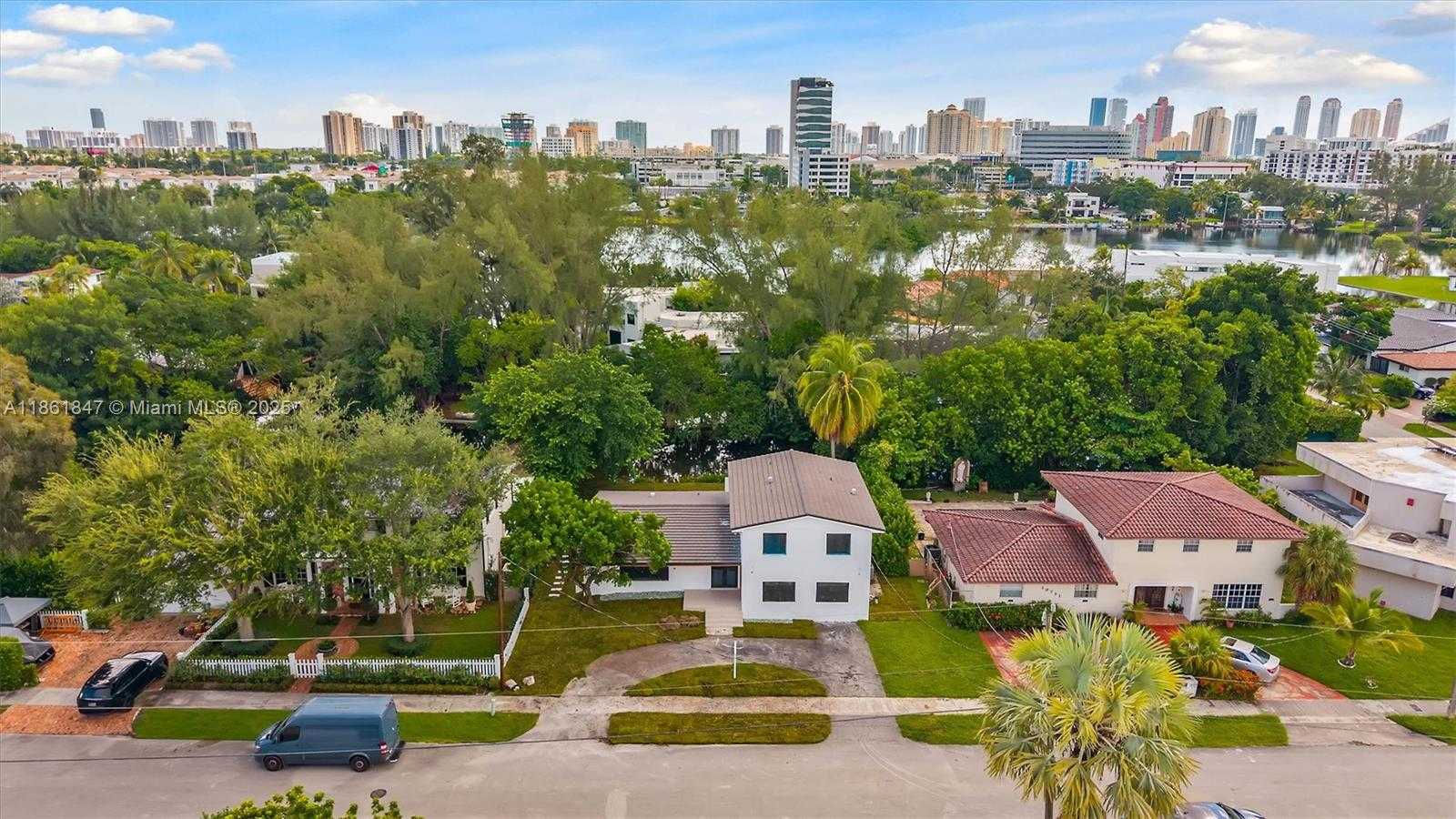 Small Image of 19731 NORTH EAST 24TH AVE, Miami Number 13