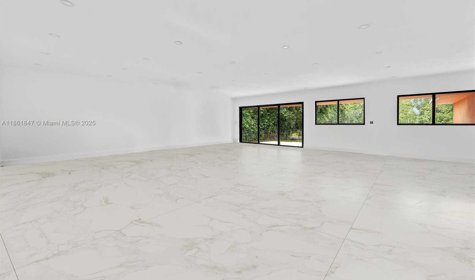 Small Image of 19731 NORTH EAST 24TH AVE, Miami Number 14