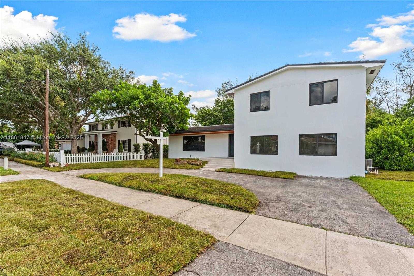 Small Image of 19731 NORTH EAST 24TH AVE, Miami Number 2