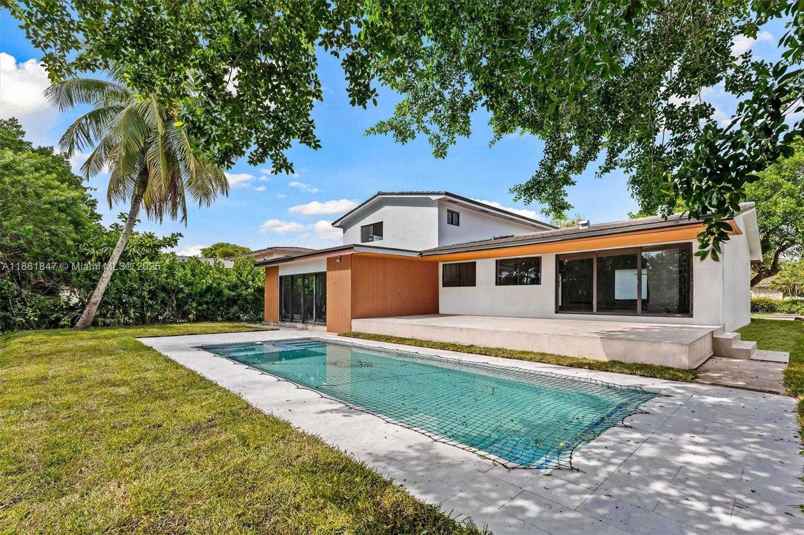 Small Image of 19731 NORTH EAST 24TH AVE, Miami Number 4