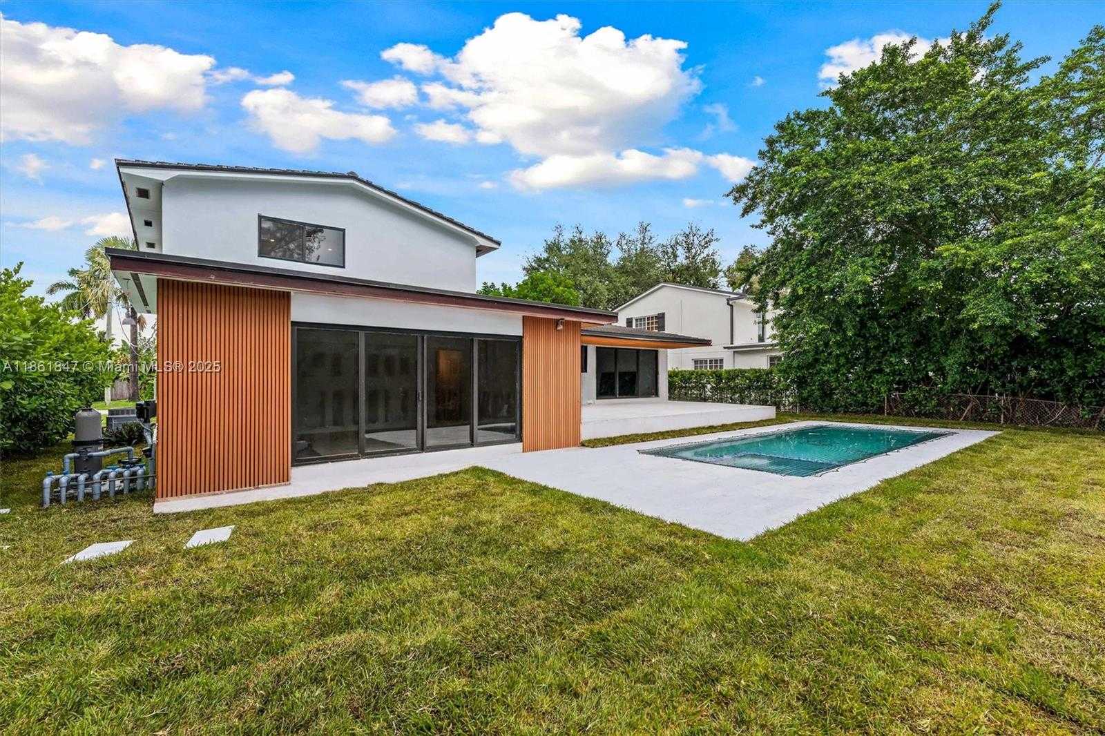 Small Image of 19731 NORTH EAST 24TH AVE, Miami Number 7
