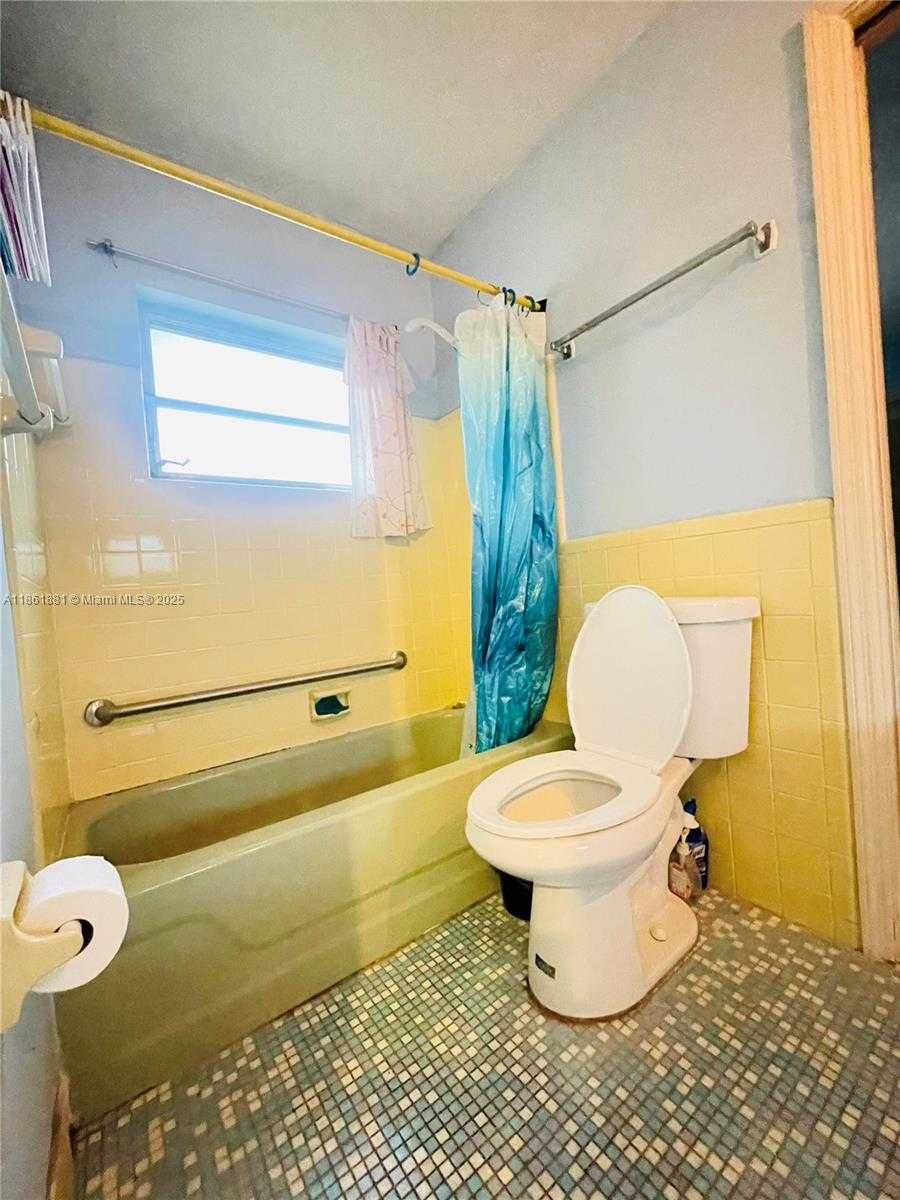 Small Image of 8203 NORTH WEST 73RD TER, Tamarac Number 22