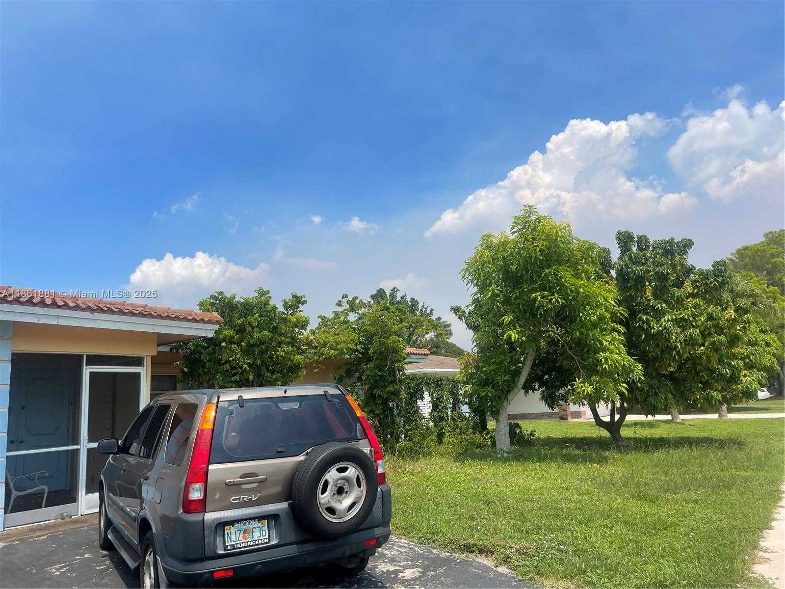 Small Image of 8203 NORTH WEST 73RD TER, Tamarac Number 3