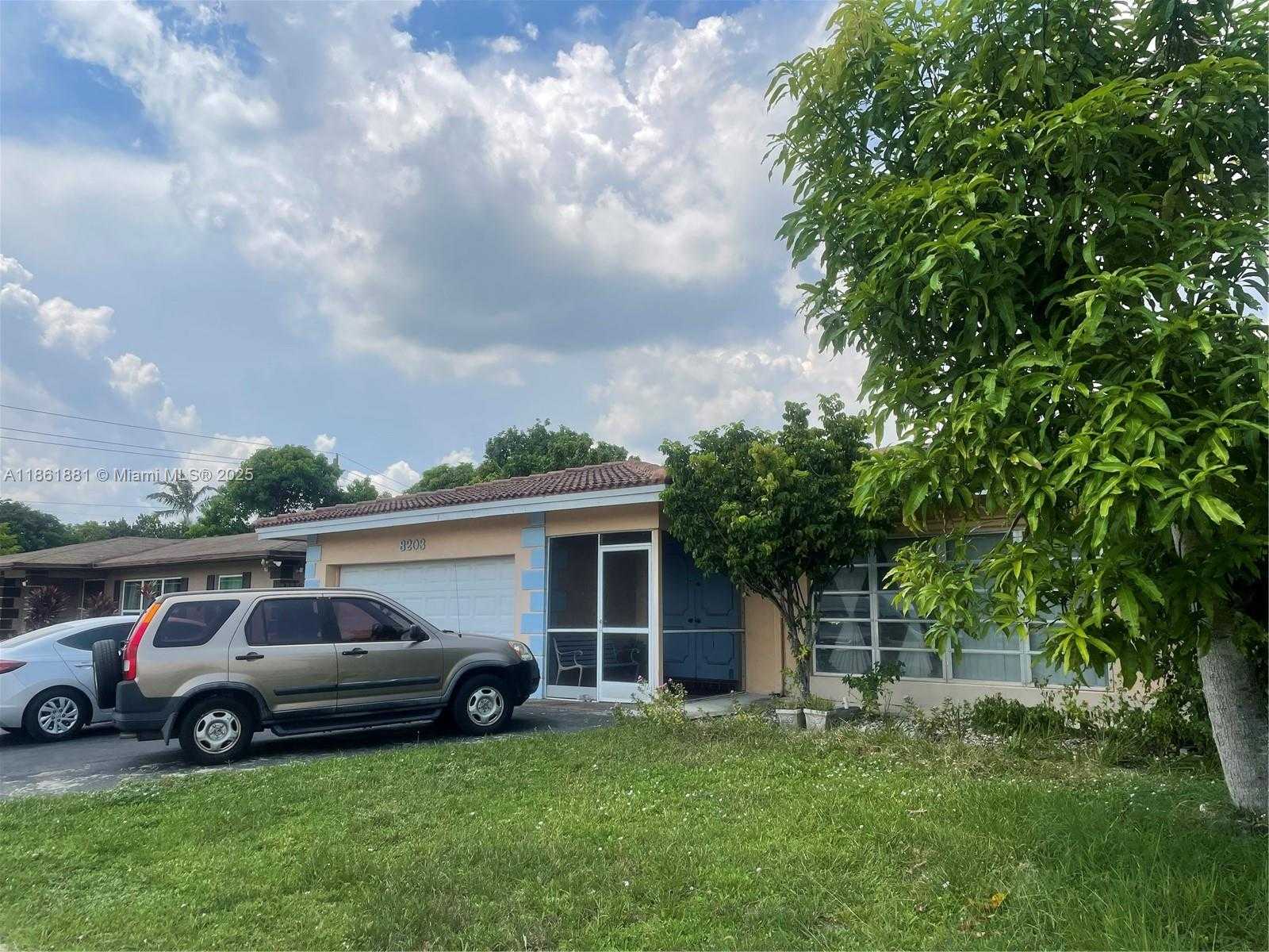 Small Image of 8203 NORTH WEST 73RD TER, Tamarac Number 4