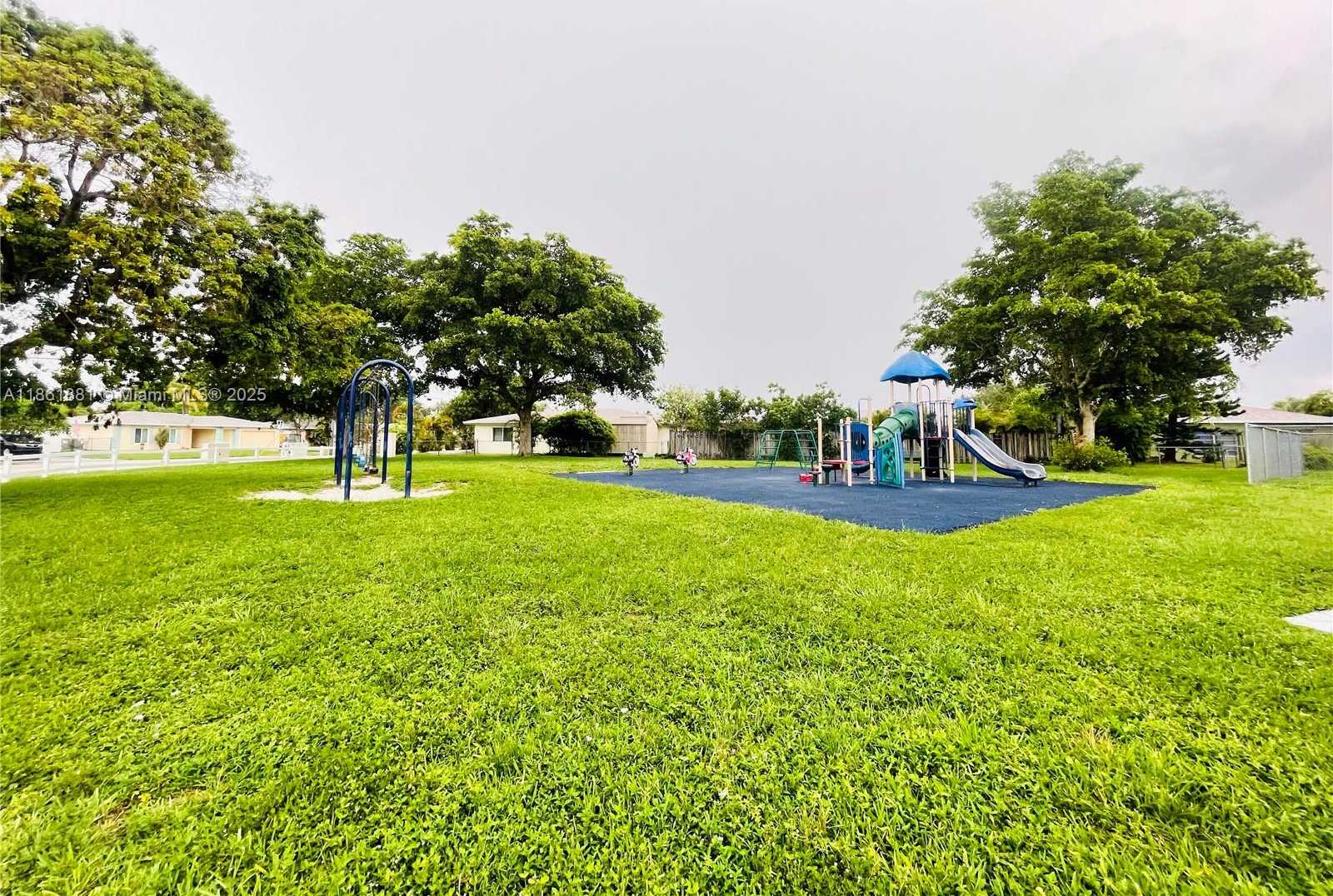 Small Image of 8203 NORTH WEST 73RD TER, Tamarac Number 46