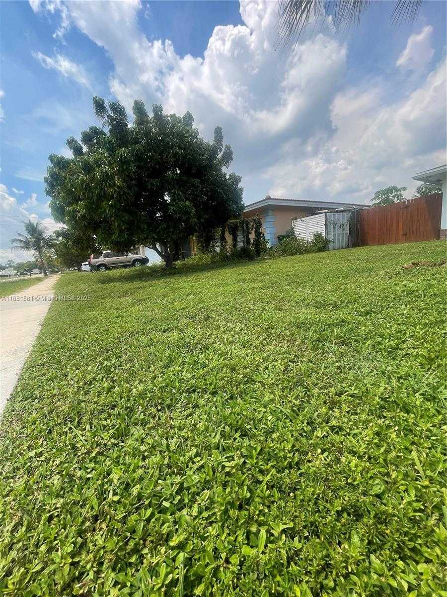 Small Image of 8203 NORTH WEST 73RD TER, Tamarac Number 5