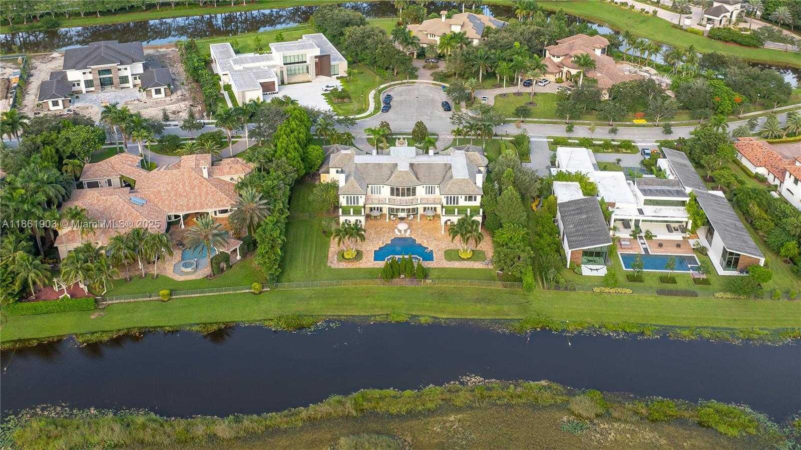 Small Image of 2951 LAKE RIDGE LN, Weston Number 49