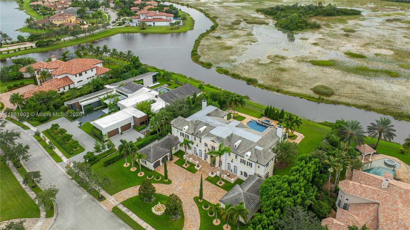 Small Image of 2951 LAKE RIDGE LN, Weston Number 55