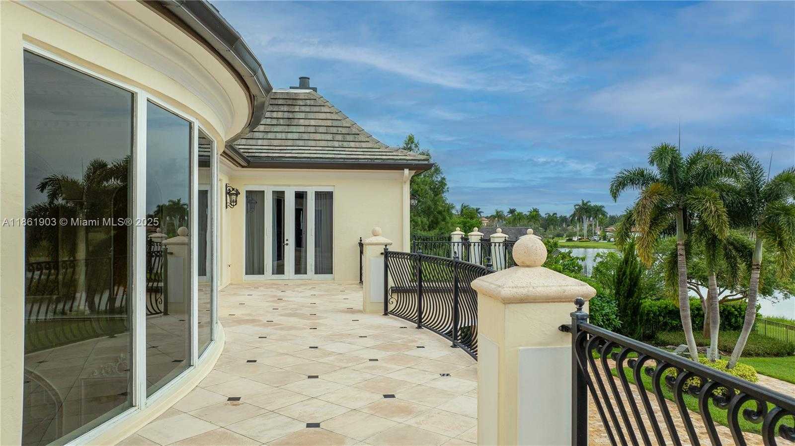Small Image of 2951 LAKE RIDGE LN, Weston Number 56