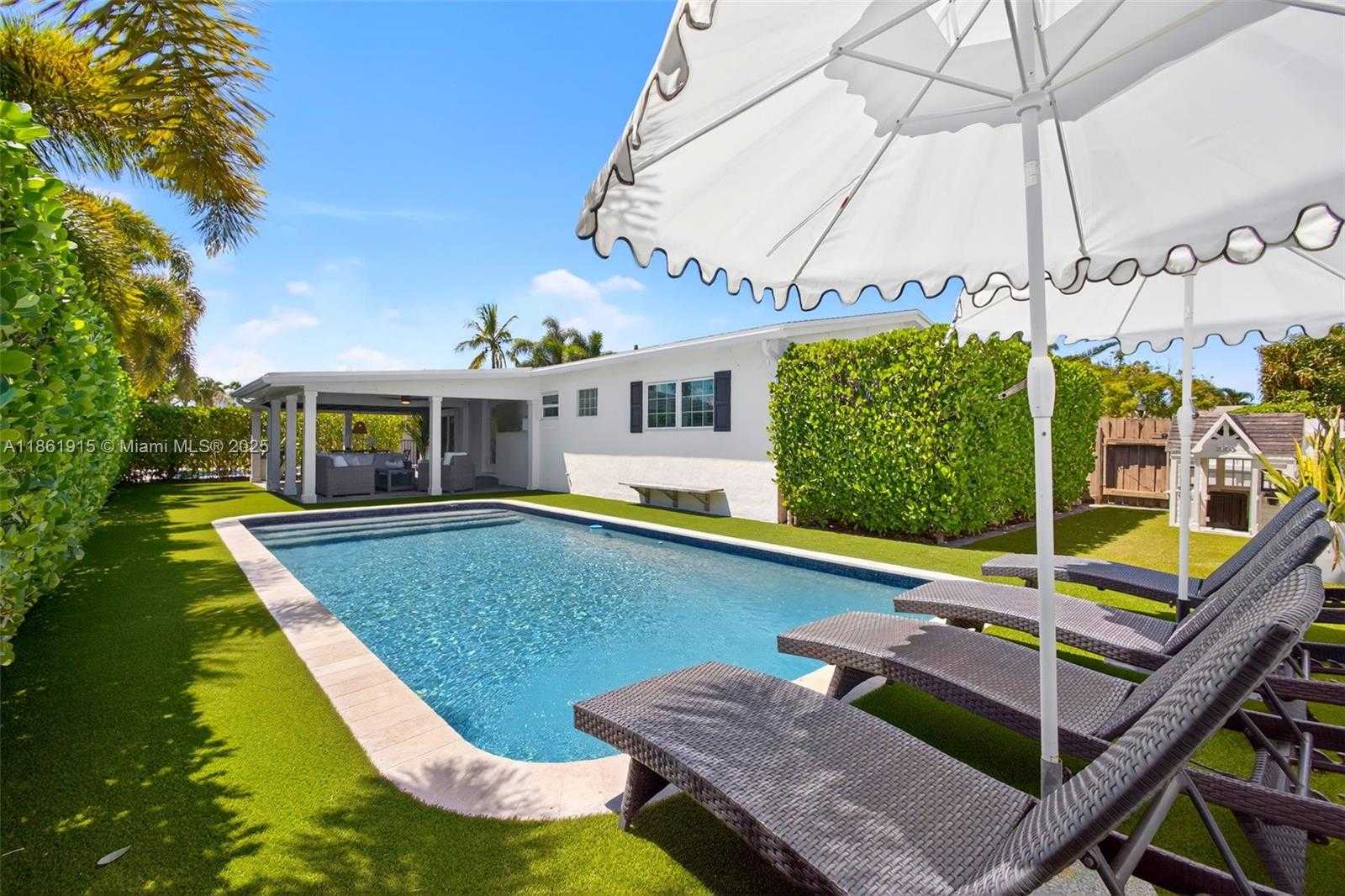 Small Image of 220 RUTLAND BLVD, West Palm Beach Number 18