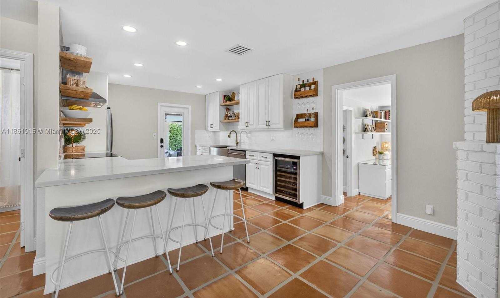 Small Image of 220 RUTLAND BLVD, West Palm Beach Number 6