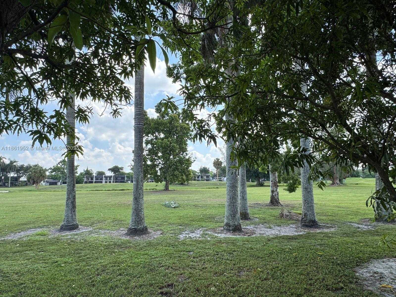 Small Image of 19265 EAST SAINT ANDREWS DR, Hialeah Number 15