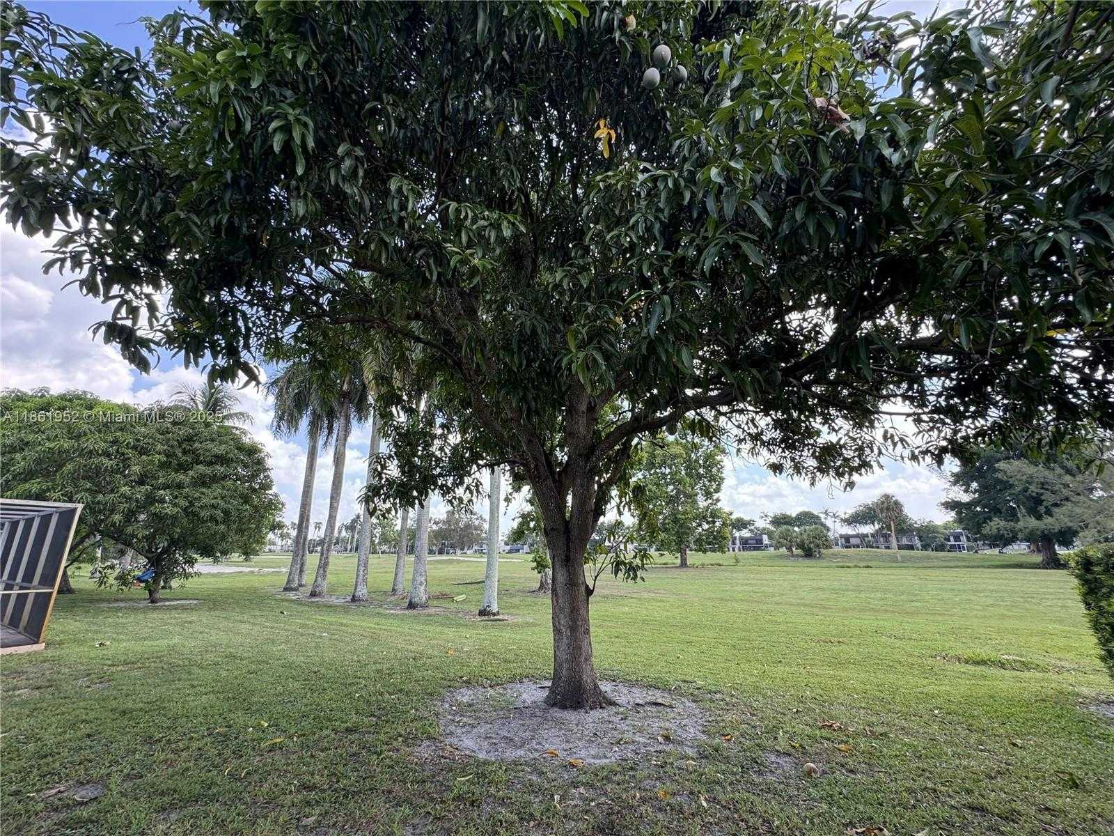 Small Image of 19265 EAST SAINT ANDREWS DR, Hialeah Number 17